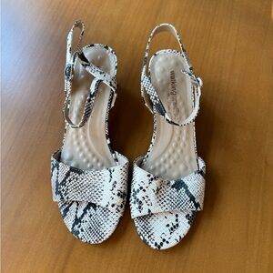 Walking Cradles Snakeskin‎ Pattern Sandals